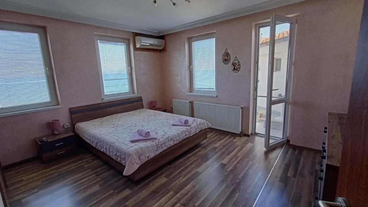 Nikolovi Home Apartments Pomorie Exterior foto