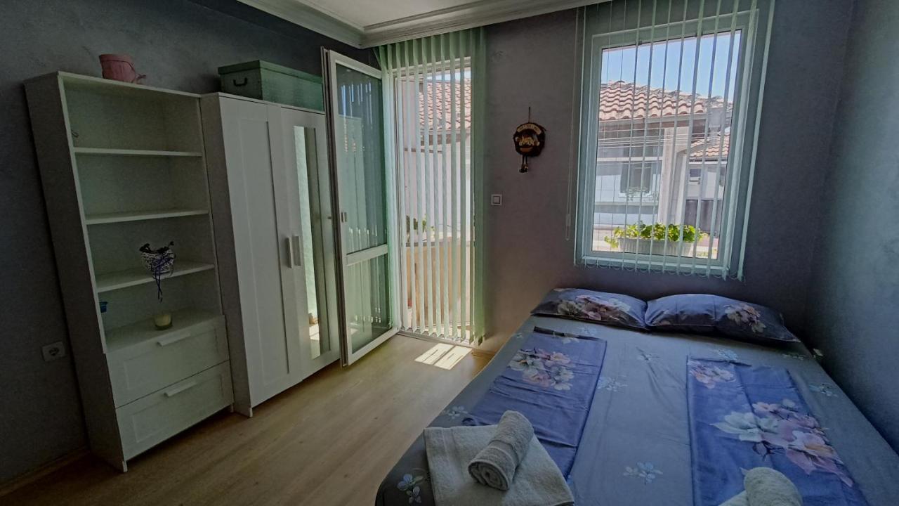 Nikolovi Home Apartments Pomorie Exterior foto